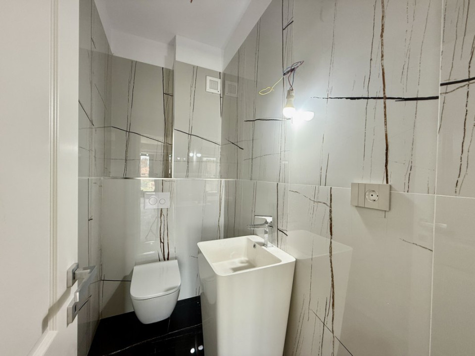 Unirii, apartament cu terasa spre SUD, gata de mutat