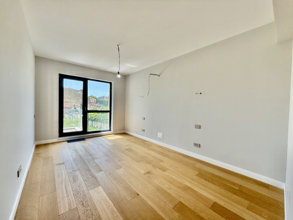 Unirii, apartament cu terasa spre SUD, gata de mutat