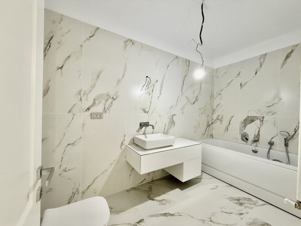 Unirii, apartament cu terasa spre SUD, gata de mutat