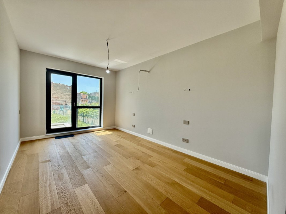 Unirii, apartament cu terasa spre SUD, gata de mutat