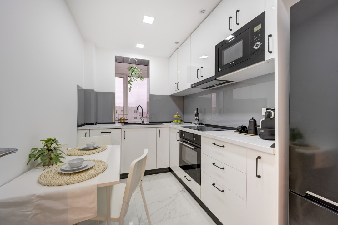 Apartament 3 camere, complet renovat, gata de mutat!