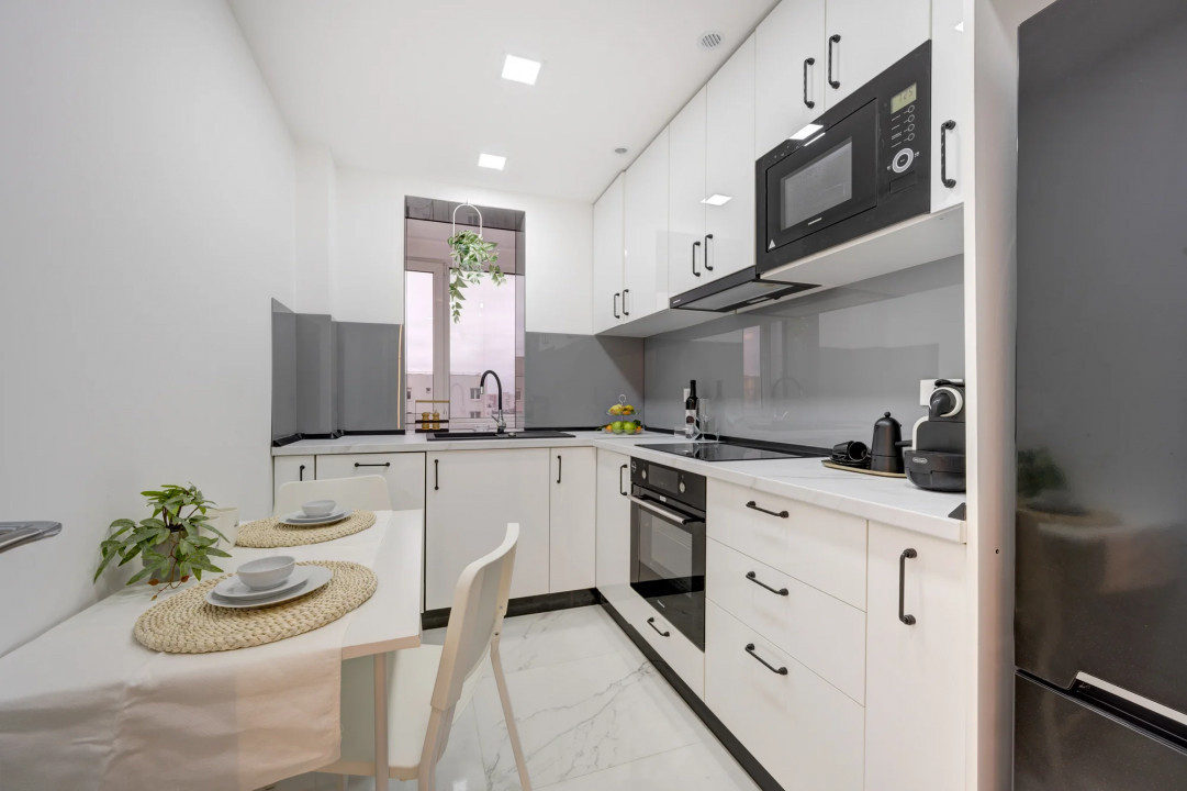 Apartament 3 camere, complet renovat, gata de mutat!