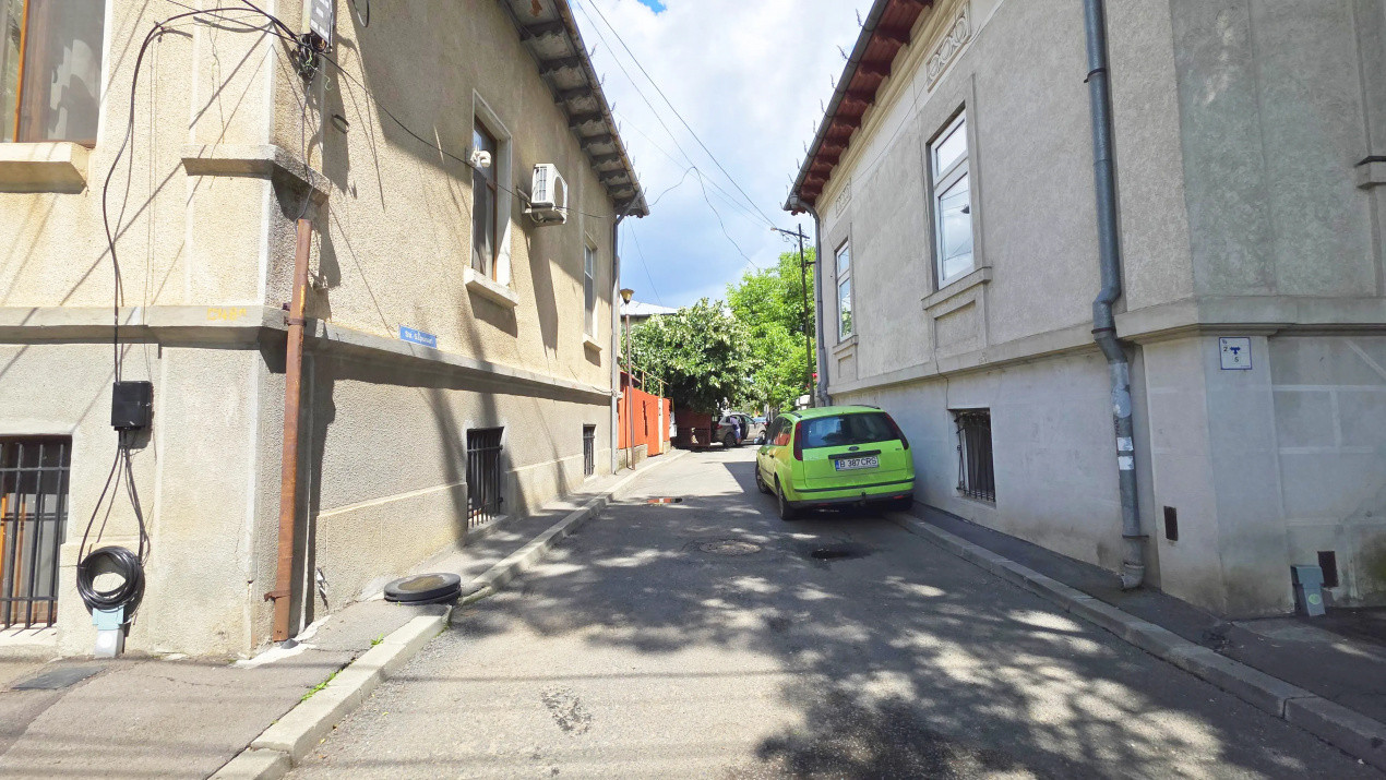 Uranus - O casă de renovats, potential deosebit!