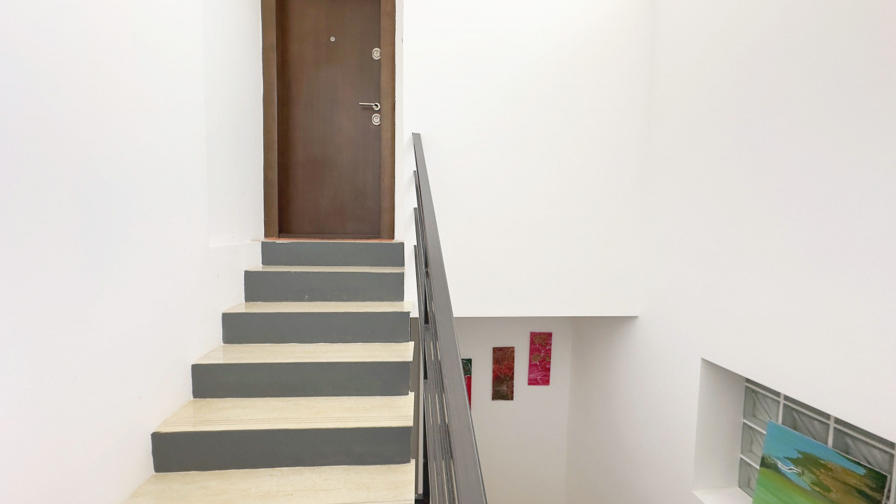 Apartament spațios cu 5 camere, vila 2010!