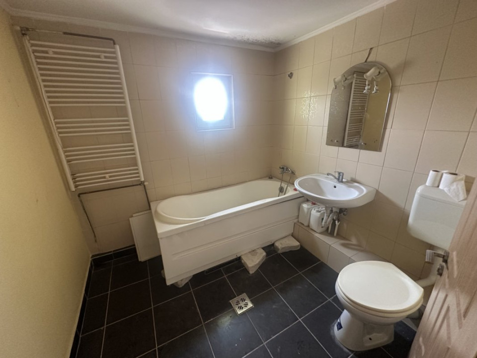1 DECEMBRIE APARTAMENT 4 CAMERE 98 MP+LOT 22 MP PARCARE