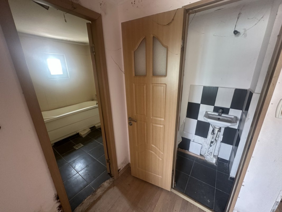1 DECEMBRIE APARTAMENT 4 CAMERE 98 MP+LOT 22 MP PARCARE
