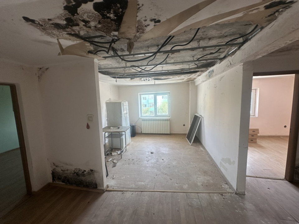 1 DECEMBRIE APARTAMENT 4 CAMERE 98 MP+LOT 22 MP PARCARE
