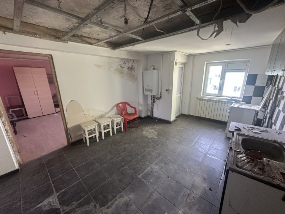 1 DECEMBRIE APARTAMENT 4 CAMERE 98 MP+LOT 22 MP PARCARE