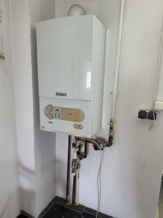 1 DECEMBRIE APARTAMENT 4 CAMERE 98 MP+LOT 22 MP PARCARE