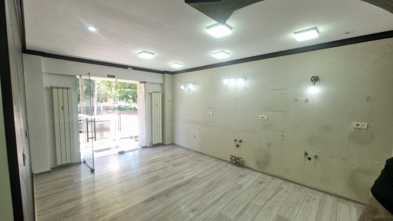 Spațiu comercial , Șoseaua Sălaj, locație cu vad, fost salon infrumusetare !