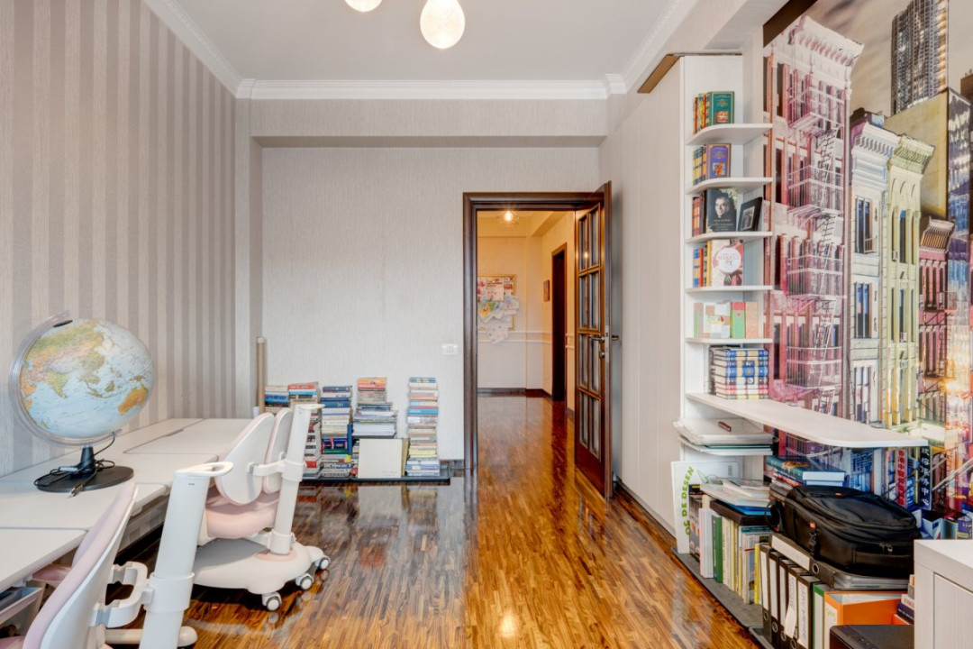 Apartament de 5 camere 170mp utili, 77mp curte și 3 locuri de parcare! 