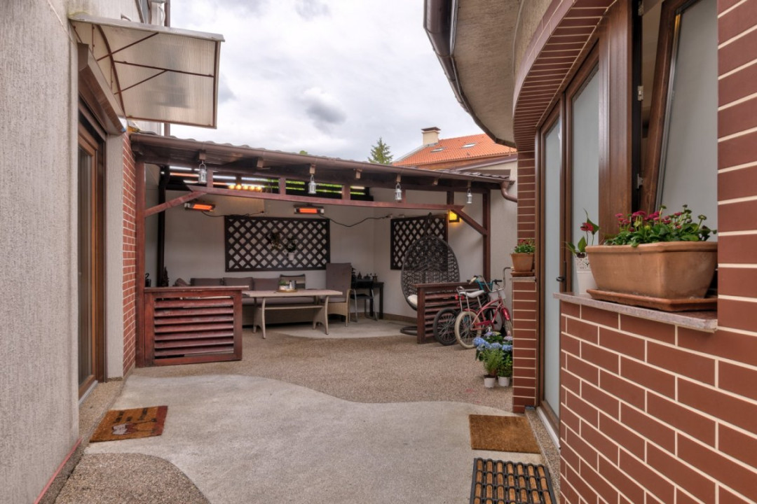 Apartament de 5 camere 170mp utili, 77mp curte și 3 locuri de parcare! 