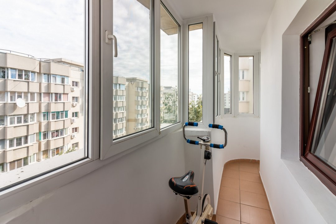 Apartament decomandat, 2 camere, 2 balcoane, Mall Vitan