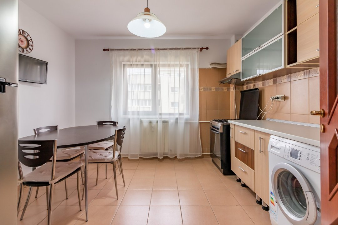 Apartament decomandat, 2 camere, 2 balcoane, Mall Vitan