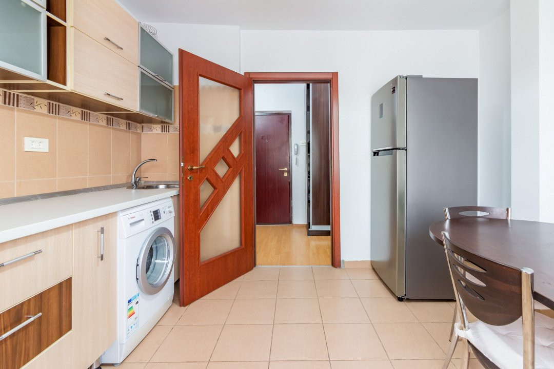 Apartament decomandat, 2 camere, 2 balcoane, Mall Vitan