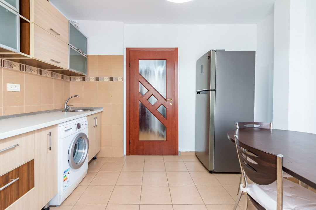 Apartament decomandat, 2 camere, 2 balcoane, Mall Vitan