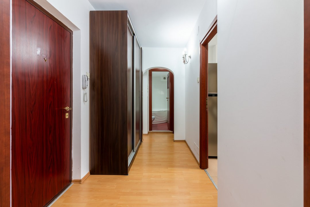 Apartament decomandat, 2 camere, 2 balcoane, Mall Vitan
