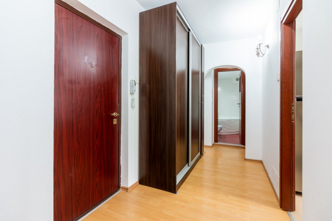 Apartament decomandat, 2 camere, 2 balcoane, Mall Vitan