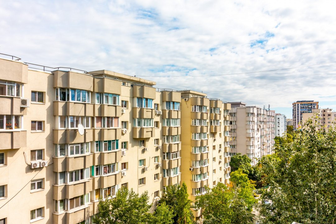 Apartament decomandat, 2 camere, 2 balcoane, Mall Vitan
