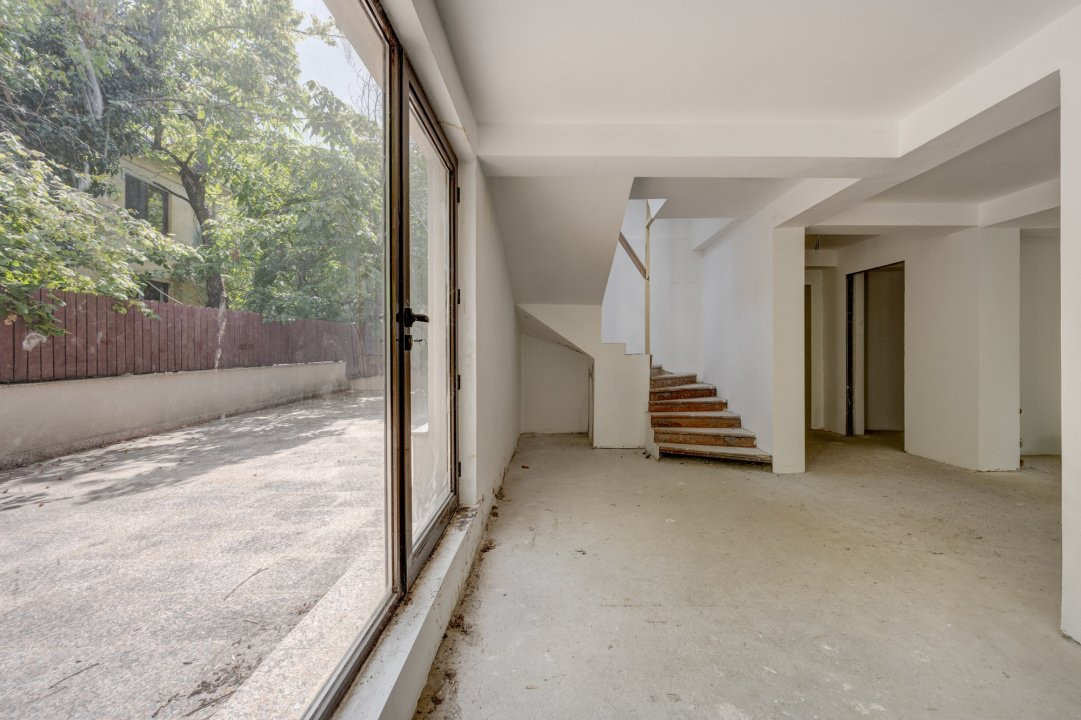 Vila Primaverii, S+P+1+M, 389 mp teren, 266 teren liber