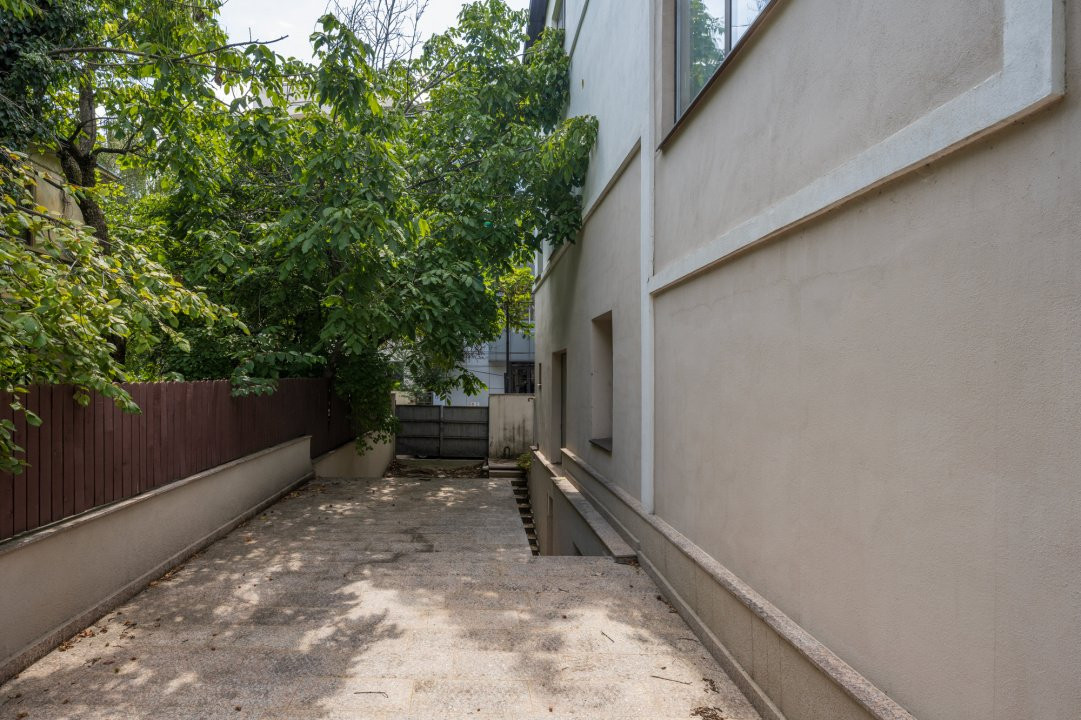Vila Primaverii, S+P+1+M, 389 mp teren, 266 teren liber