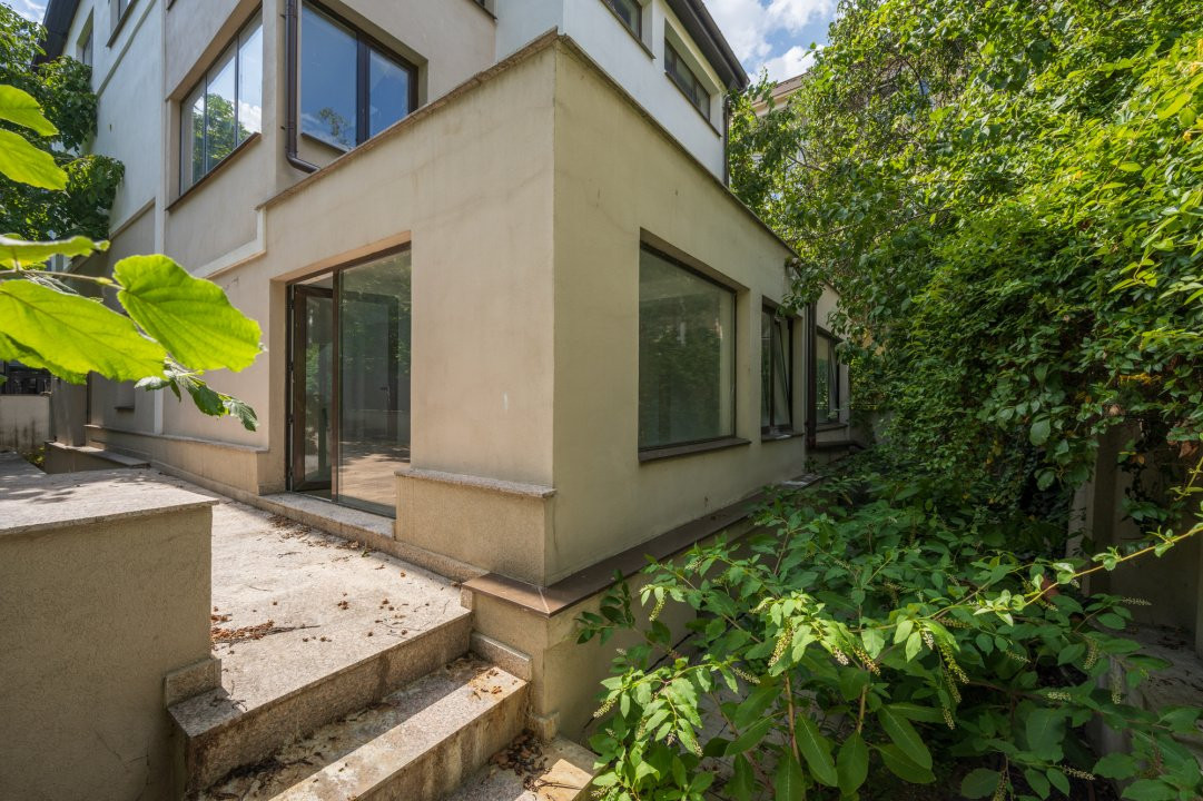 Vila Primaverii, S+P+1+M, 389 mp teren, 266 teren liber