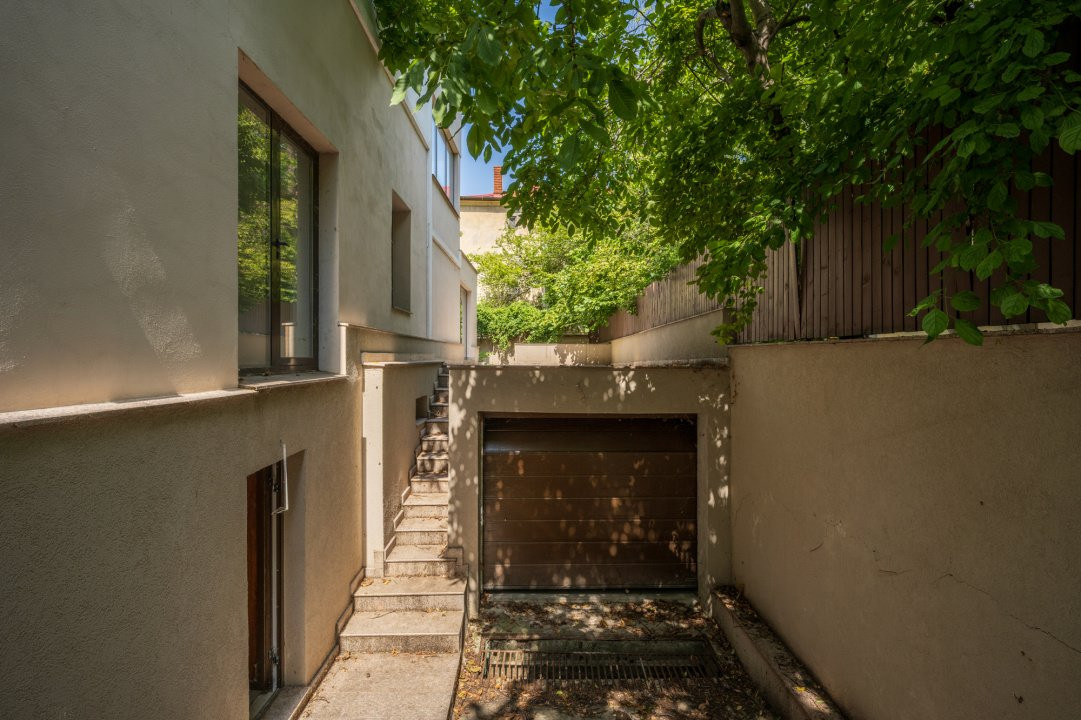 Vila Primaverii, S+P+1+M, 389 mp teren, 266 teren liber
