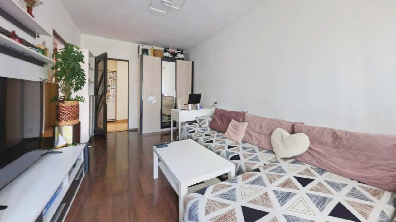 2 camere cu balcon scăldat de soare, gata să te primească în Alexandru Obregia