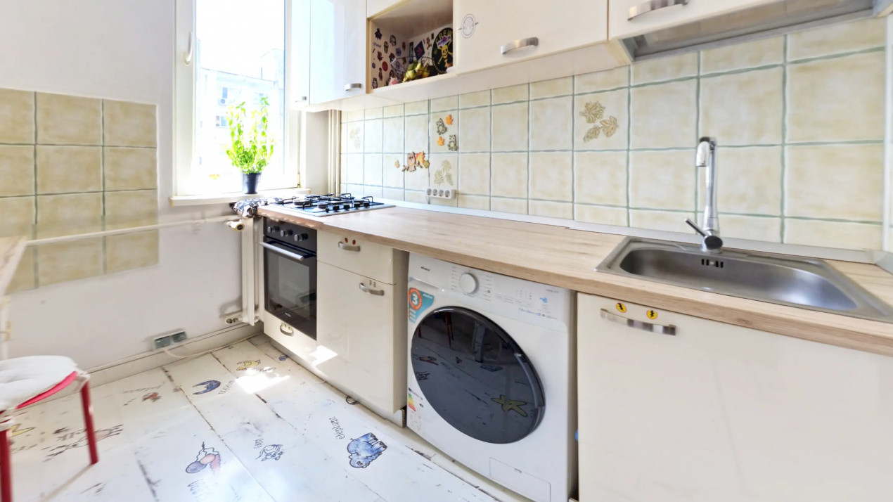 2 camere cu balcon scăldat de soare, gata să te primească în Alexandru Obregia
