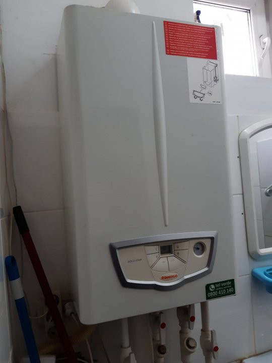 Spatiu comercial - Prelungiera Ghencea nr. 262 - 50 mp 