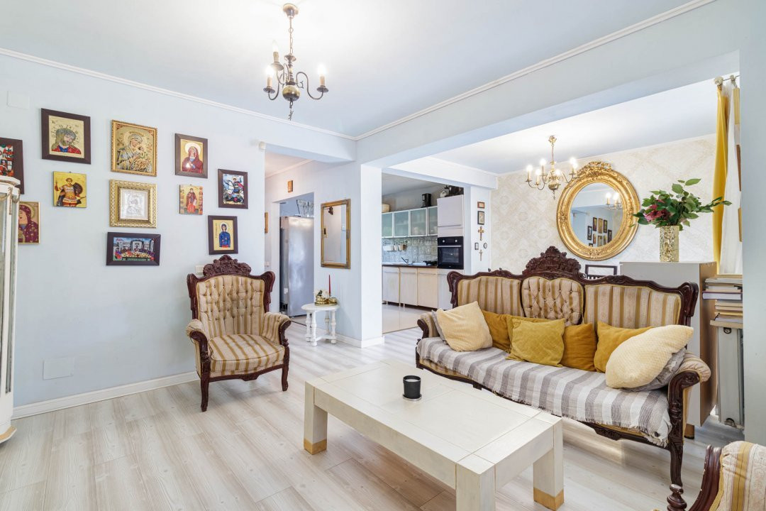 Vila P+2 in complex rezidential - Azur I , Pipera!