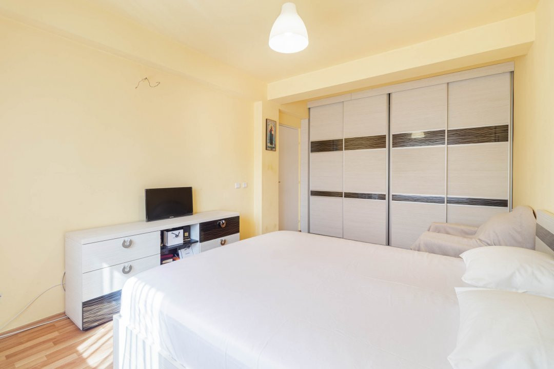 Vila P+2 in complex rezidential - Azur I , Pipera!