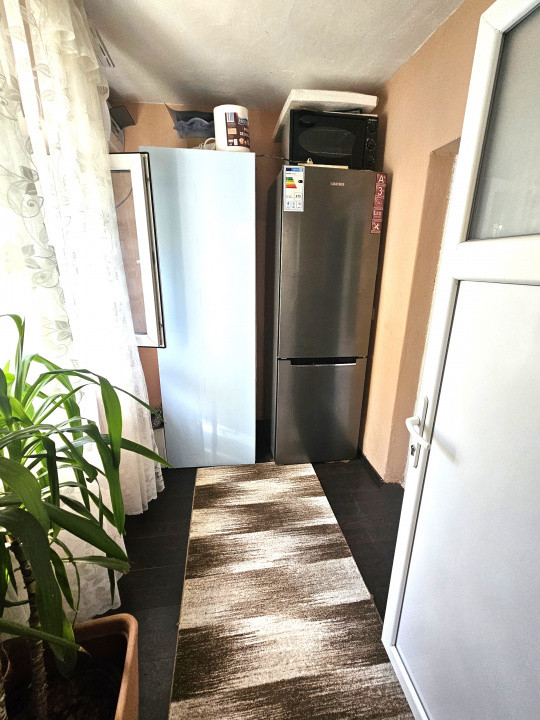 2 case la pret de una in Giulesti - lacul Morii/capatul tramvaiului 11