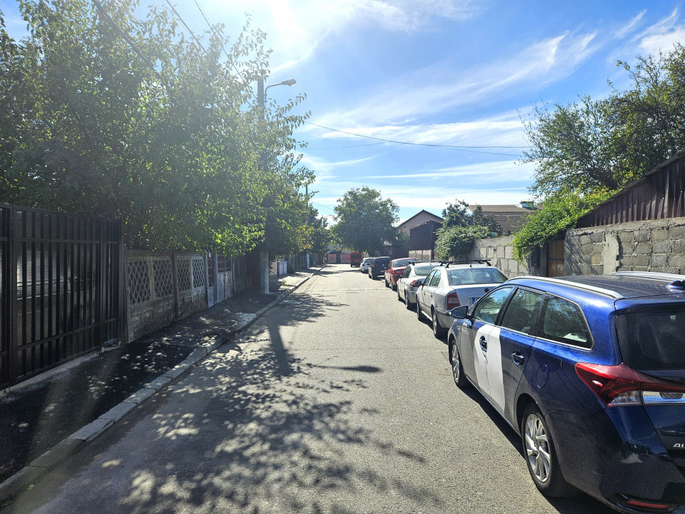 2 case la pret de una in Giulesti - lacul Morii/capatul tramvaiului 11