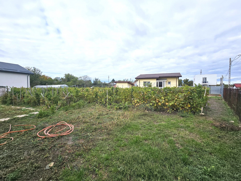 Teren de vanzare 1000mp in Stefanestii de Jos, la sosea si cu utilitati