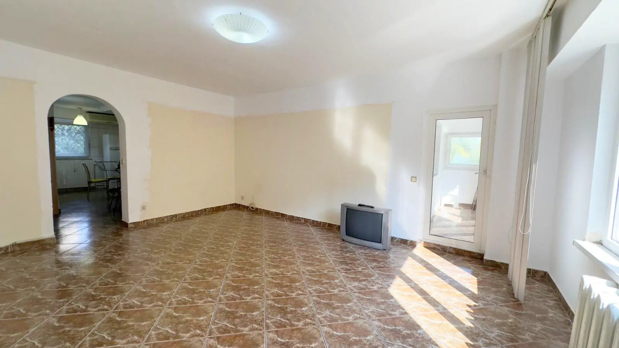 Apartament 3 camere, etaj 1, pozitie excelenta!