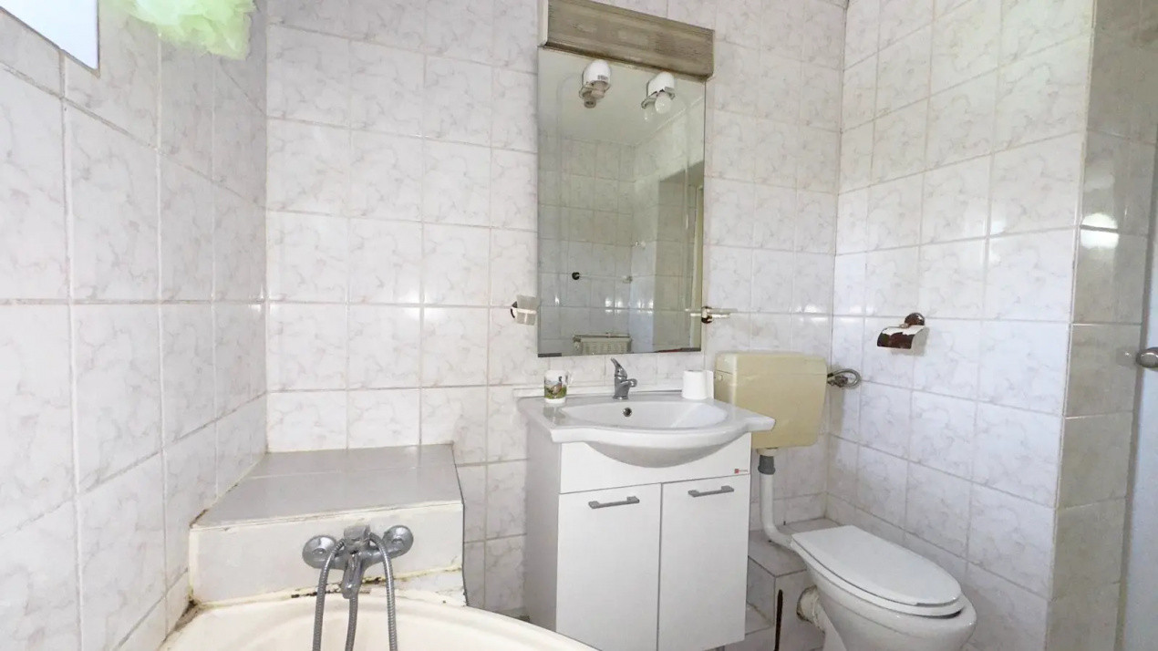 Apartament 3 camere, etaj 1, pozitie excelenta!