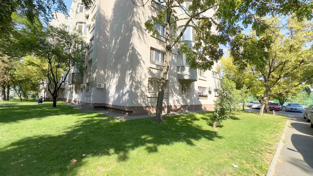 Apartament 3 camere, etaj 1, pozitie excelenta!
