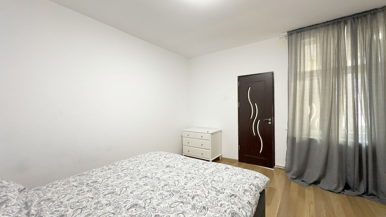 Doua apartamente la pret de unul!