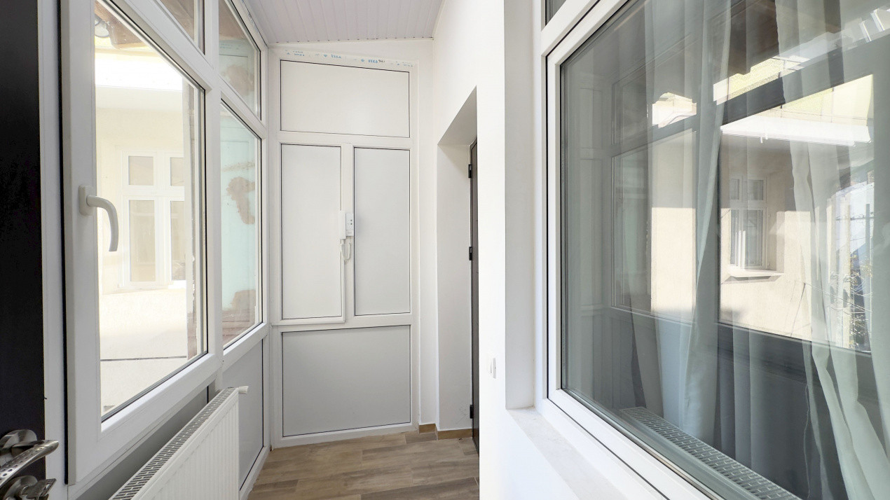 Doua apartamente la pret de unul!