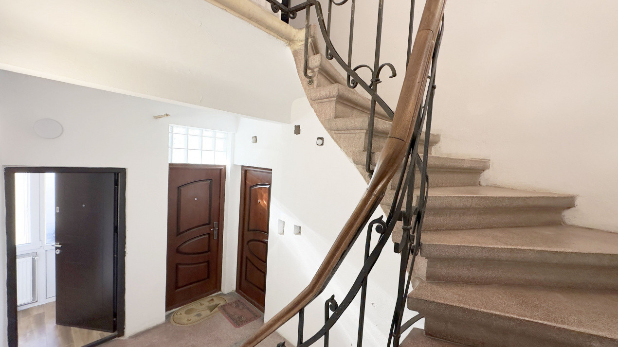 Doua apartamente la pret de unul!