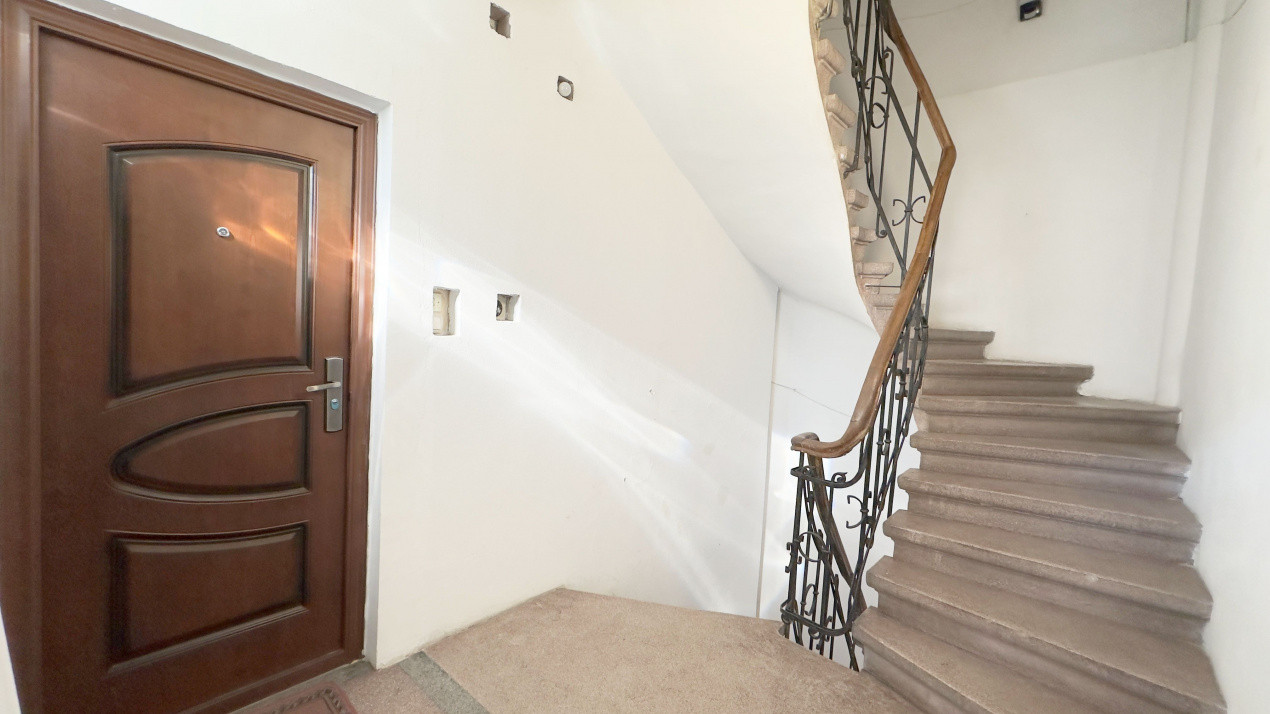 Doua apartamente la pret de unul!