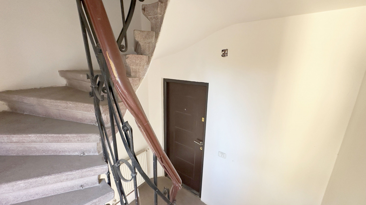 Doua apartamente la pret de unul!