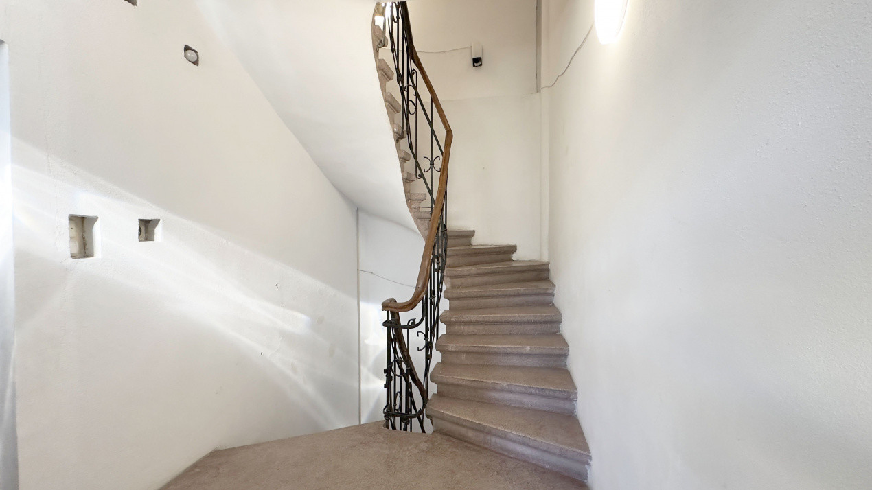 Doua apartamente la pret de unul!