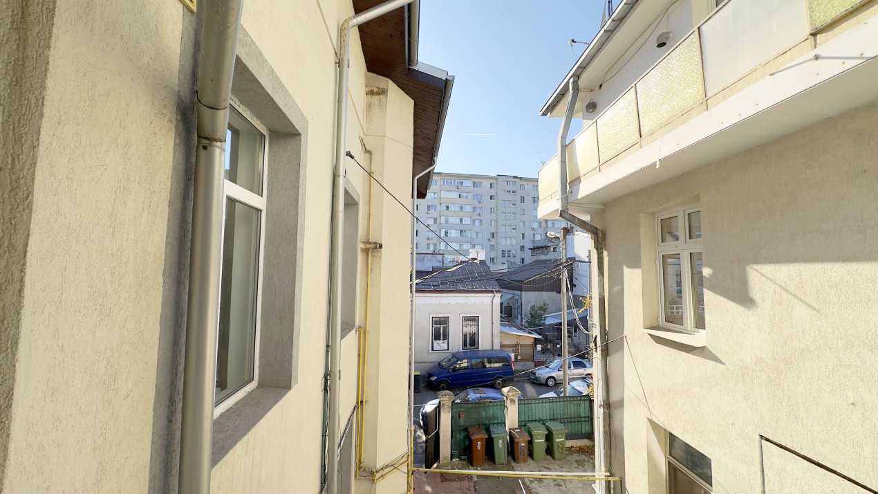 Doua apartamente la pret de unul!