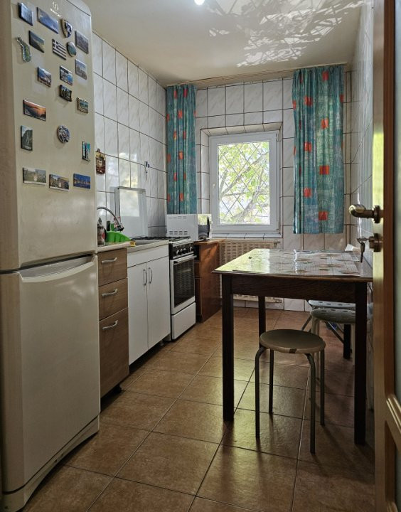 Apartament 2 camere decomandat, etaj 1/4 metrou Timpuri Noi Aleea Bran