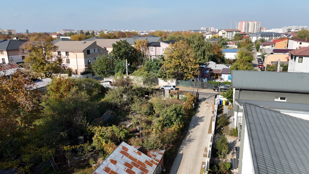 Teren cu dubla deschidere pe Dantelei