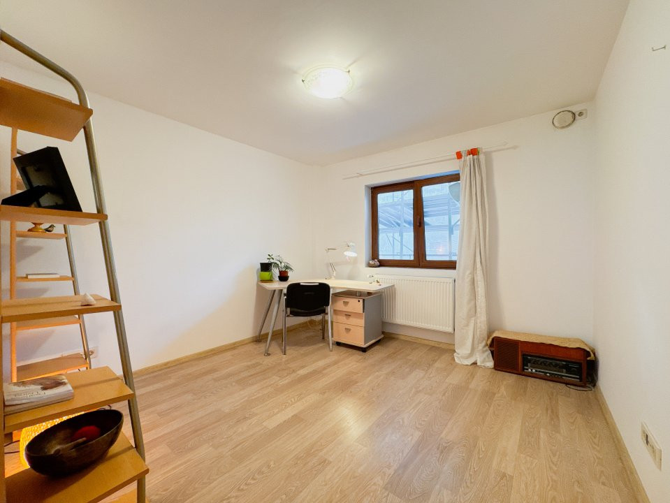 Apartament  3 camere, 2 bai, bloc  1995, eficient energetic, zona Vitan Mall