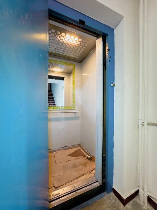 Apartament  3 camere, 2 bai, bloc  1995, eficient energetic, zona Vitan Mall