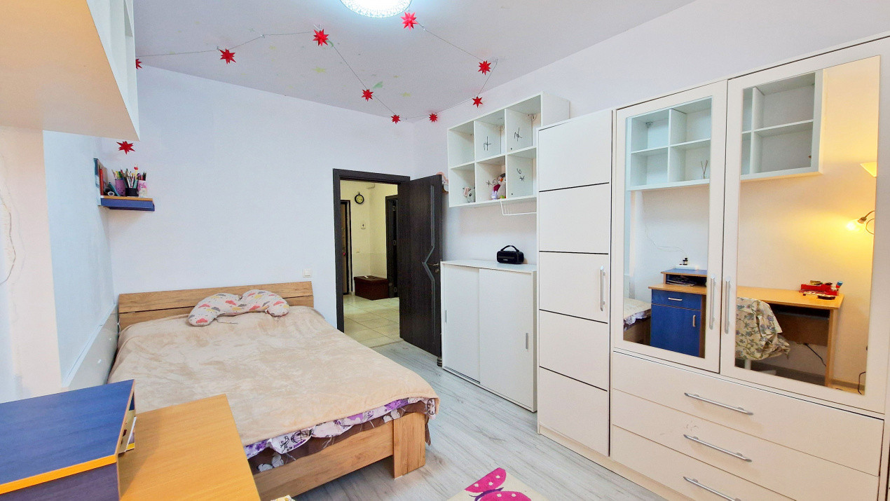 Apartament 3 camere  la demisol, mobilat si utilate cu garaj subteran